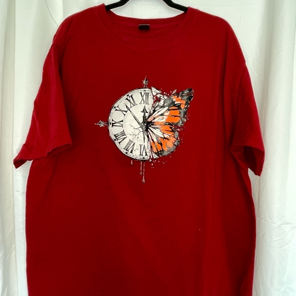 Red Graphic T-Shirt with Clock and Butterfly Design​​​​​